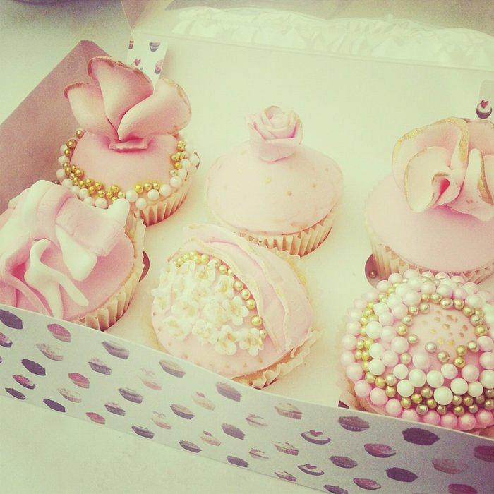 vintage gold and pink beaded cupcakes. 