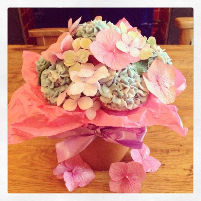 Hydrangea cupcake bouquet
