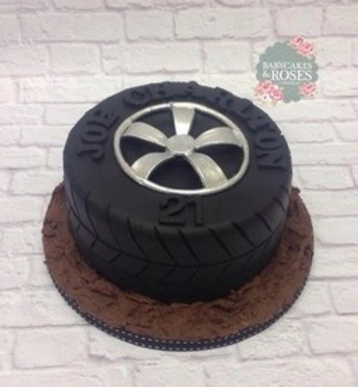 Formula one car tyre cake – Tuck Box Cakes