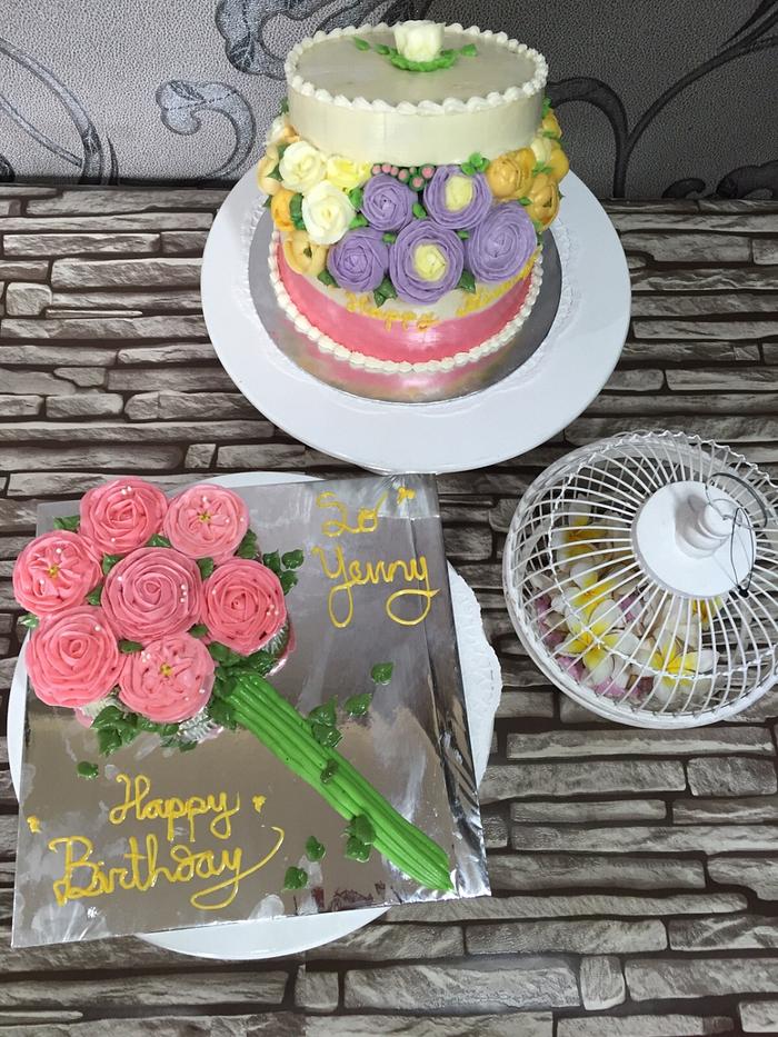 Flower cake and cupcake for special mom