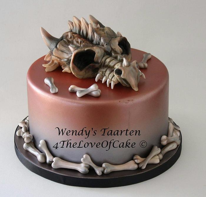 Dragon scull cake