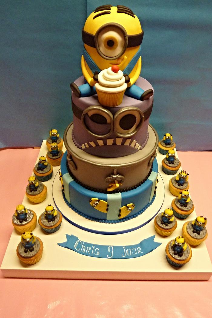 $ tier minion cake with cupcakes