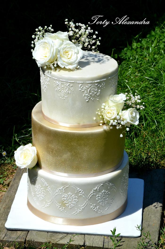 Wedding cake ivory and gold 