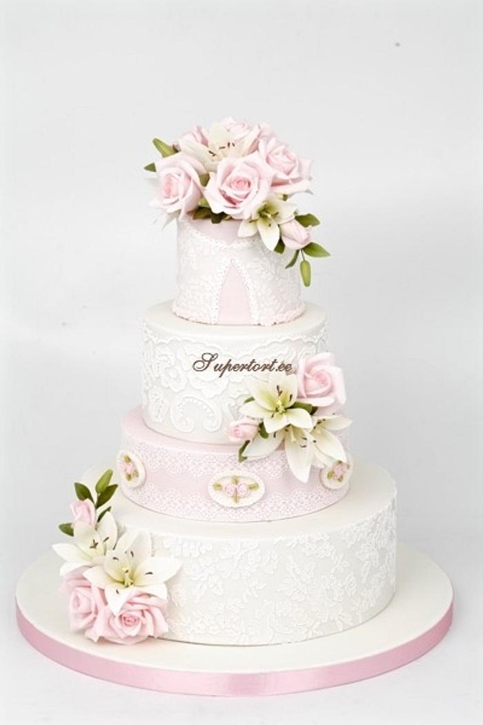 Roses and lily and lace vintage cake