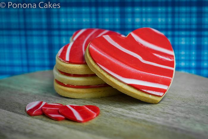 red and white marbled fondant Valentines cookies
