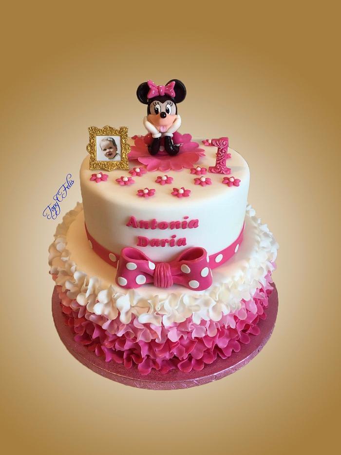 1st birthday cake with Minnie Mouse