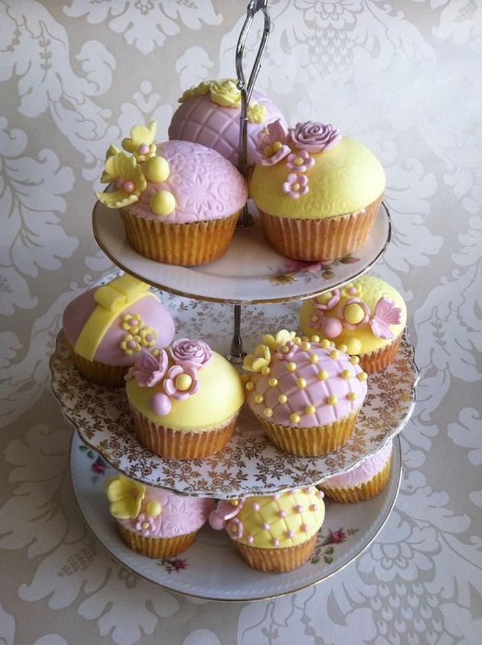 Pink & yellow vintage cupcakes - gluten free!