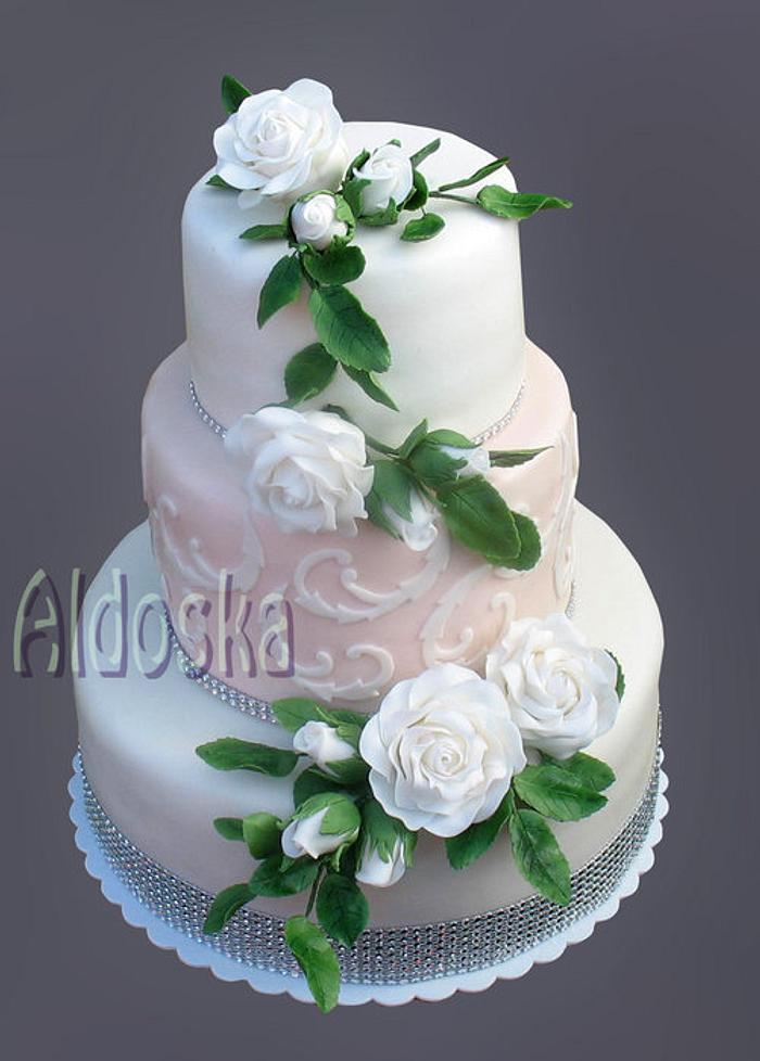 Wedding cake for white roses