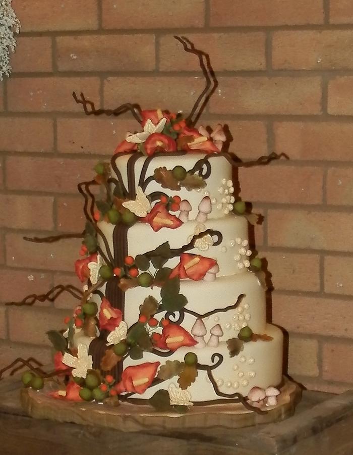 Autumn wedding cake with cala style lilies
