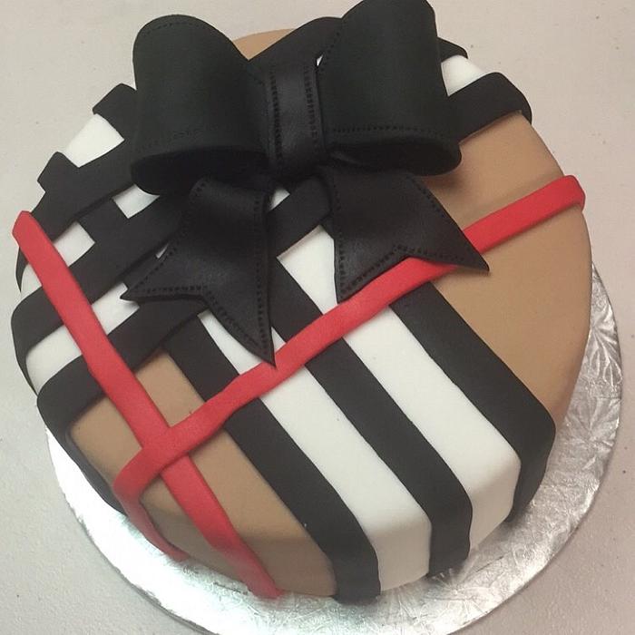 BURBERRY CAKE 🤎🤍🖤❤️ #cakedecorating #cakevideo #customcake #track