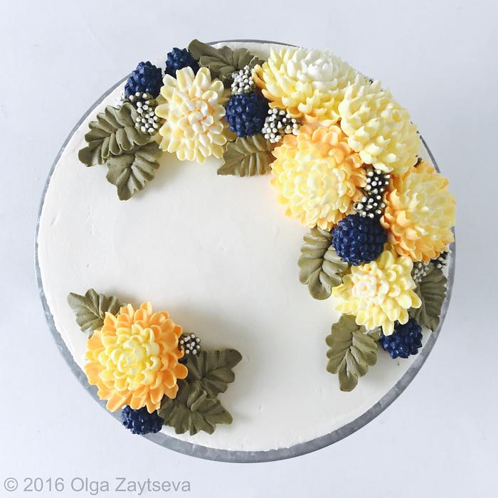 Buttercream chrysanthemums and berries cake 