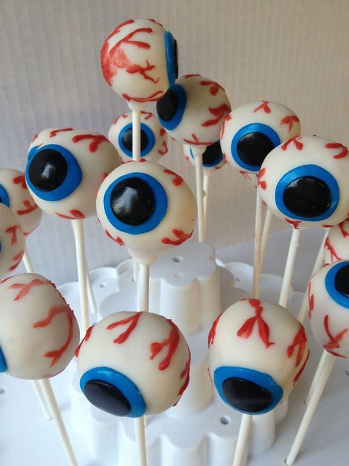 Eyeball cake pops