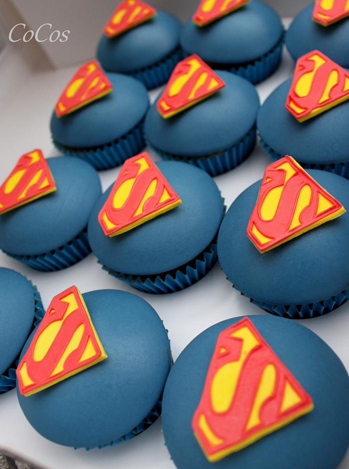 superman themed cupcakes 
