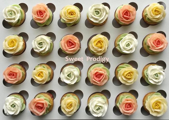 Mini Cupcakes with buttercream roses