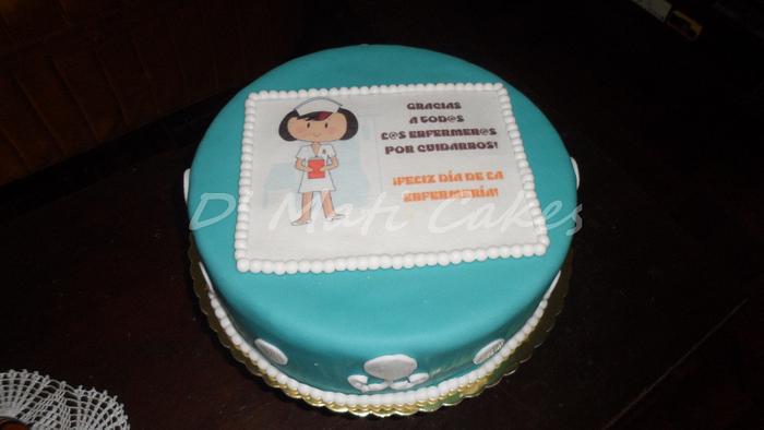 Torta y cupcakes para el Día de la Enfermera - Decorated - CakesDecor