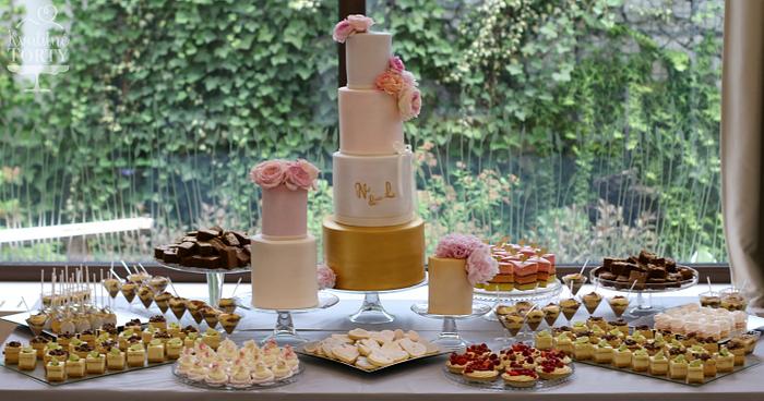 wedding dessert table : 