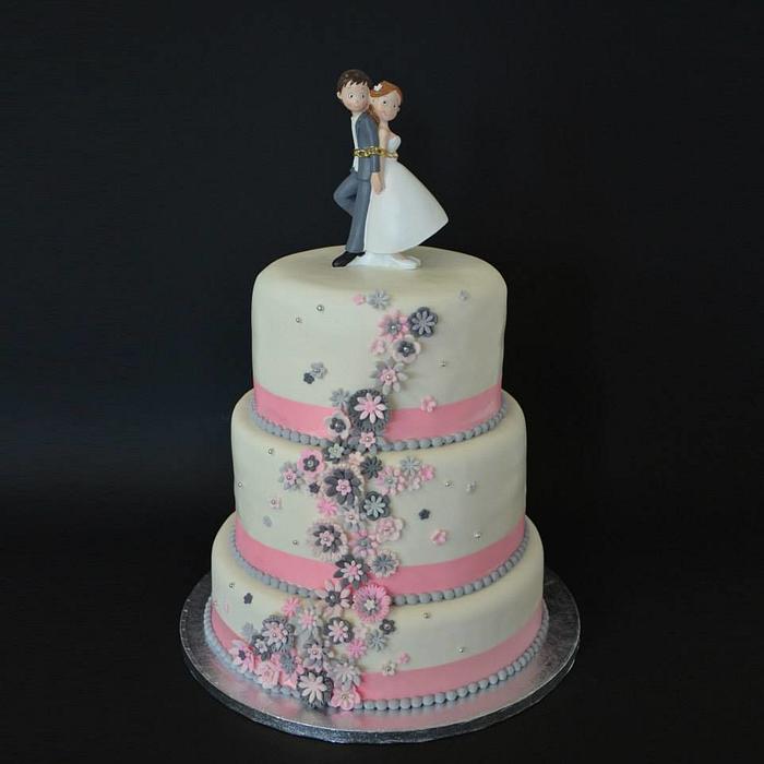 Pink and Grey littles flowers wedding cake