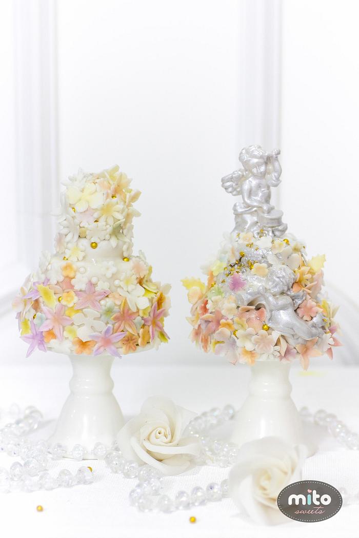 Miniature wedding cakes <3