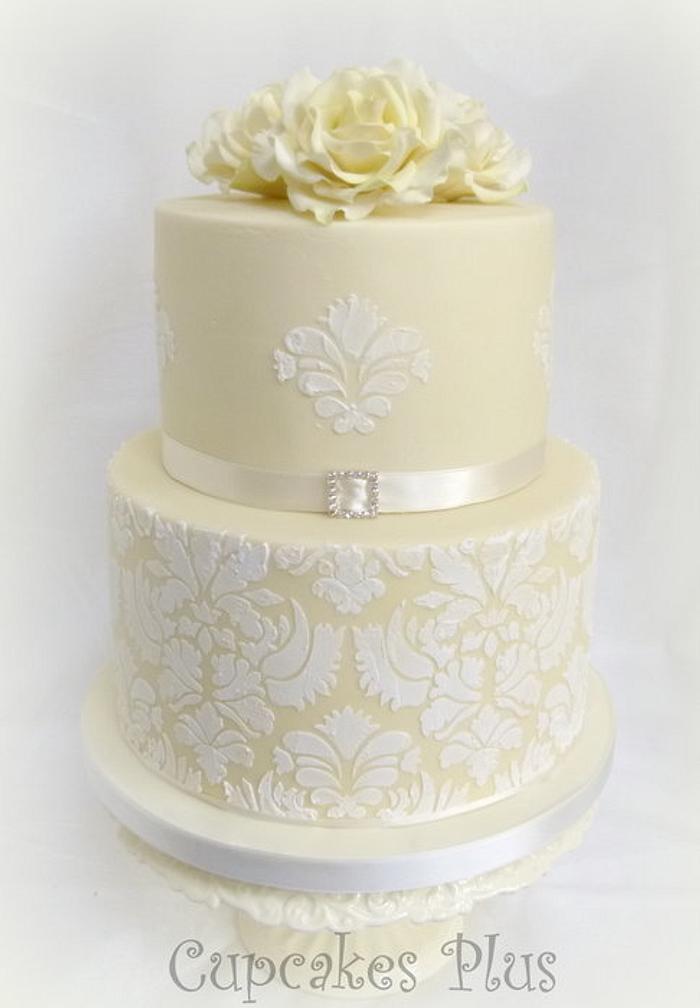 Ivory wedding cake - Decorated Cake by Janice Baybutt - CakesDecor