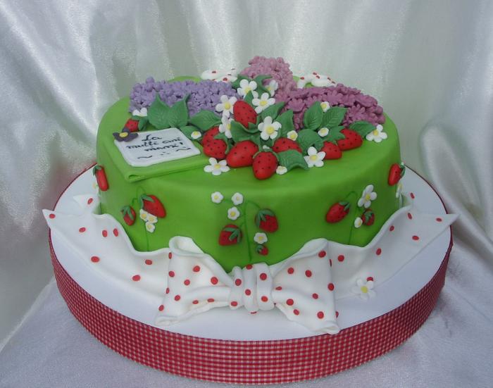 Wild strawberries cake