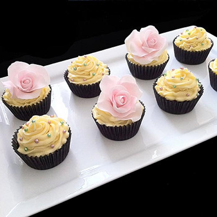 Pink roses cupcakes