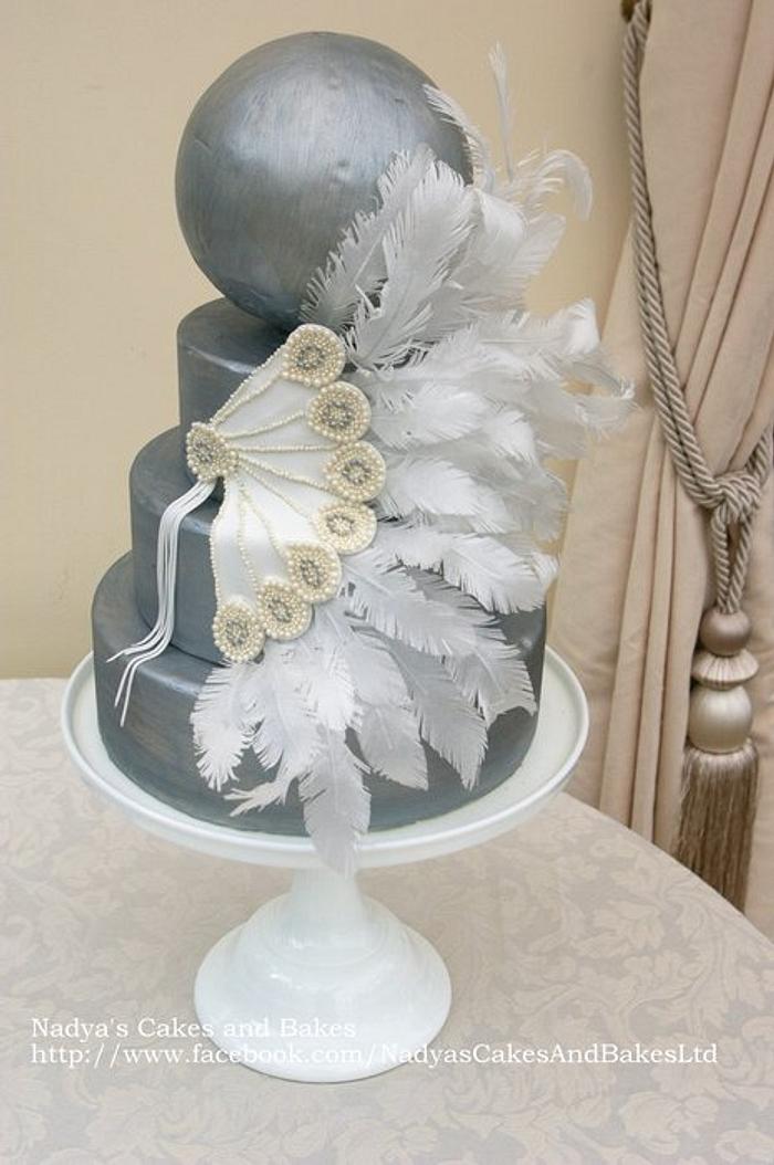 Art deco feather fan cake
