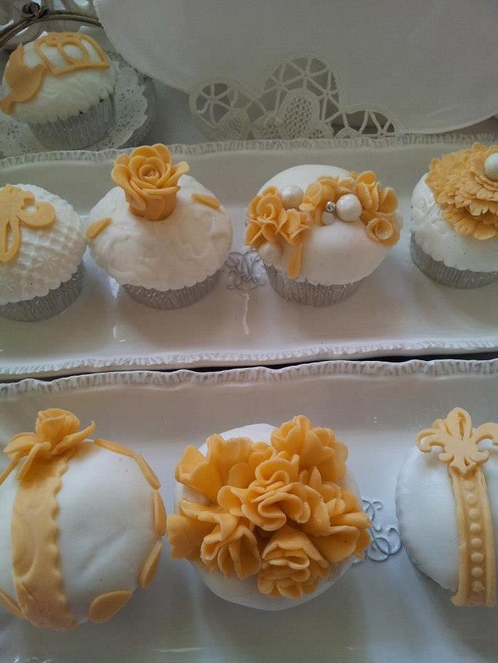 Elegant Orange cupcakes