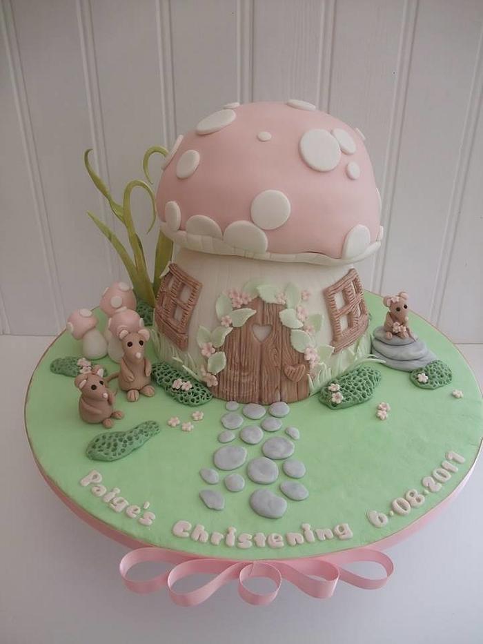 Toadstool cake with a family of mice 