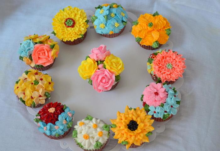 floral buttercream cupcakes 