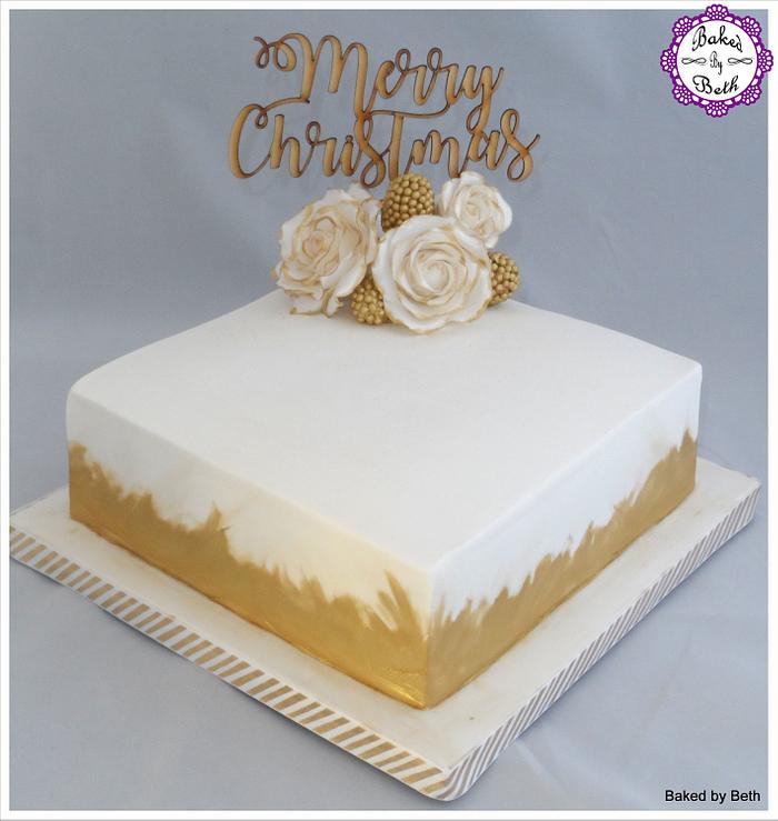 A Splash of Gold Christmas Cake