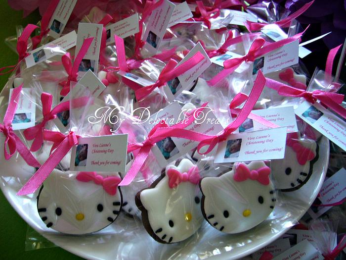 Hello Kitty fondant decorated cookies