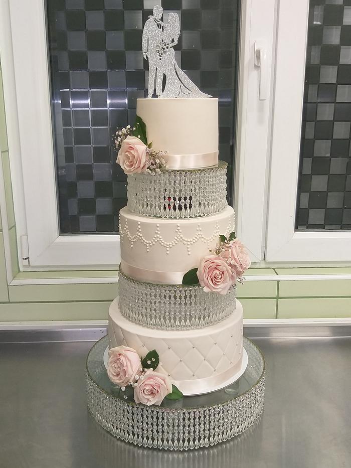 Wedding cake on cristal stand