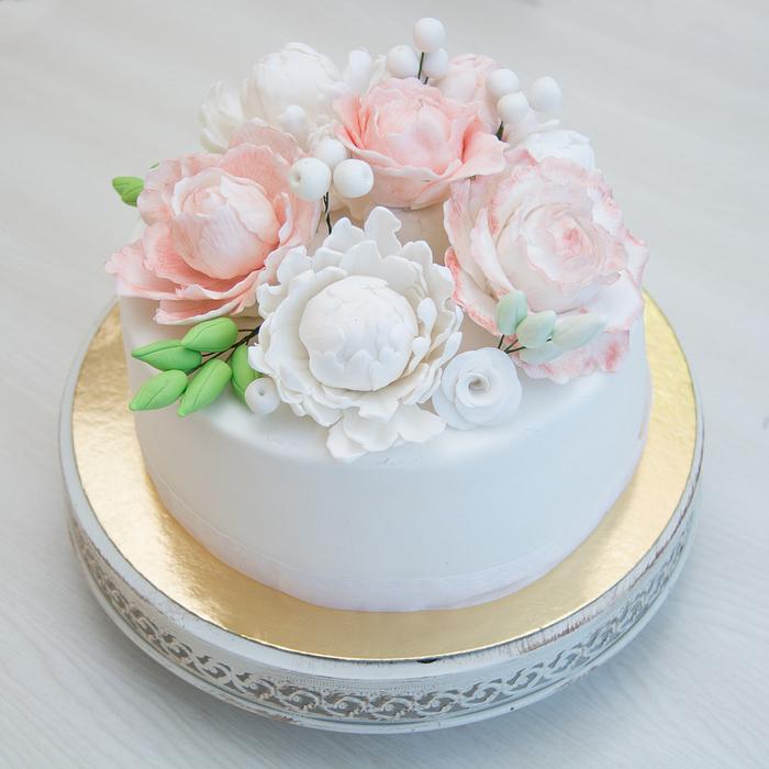 Elegant peonies cake