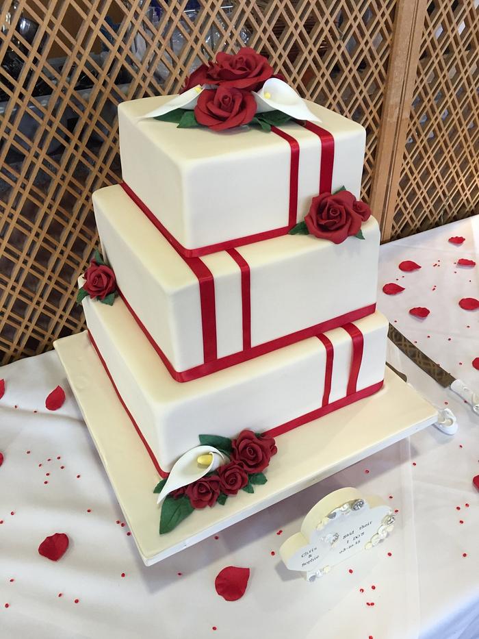 Roses and lilies wedding cake