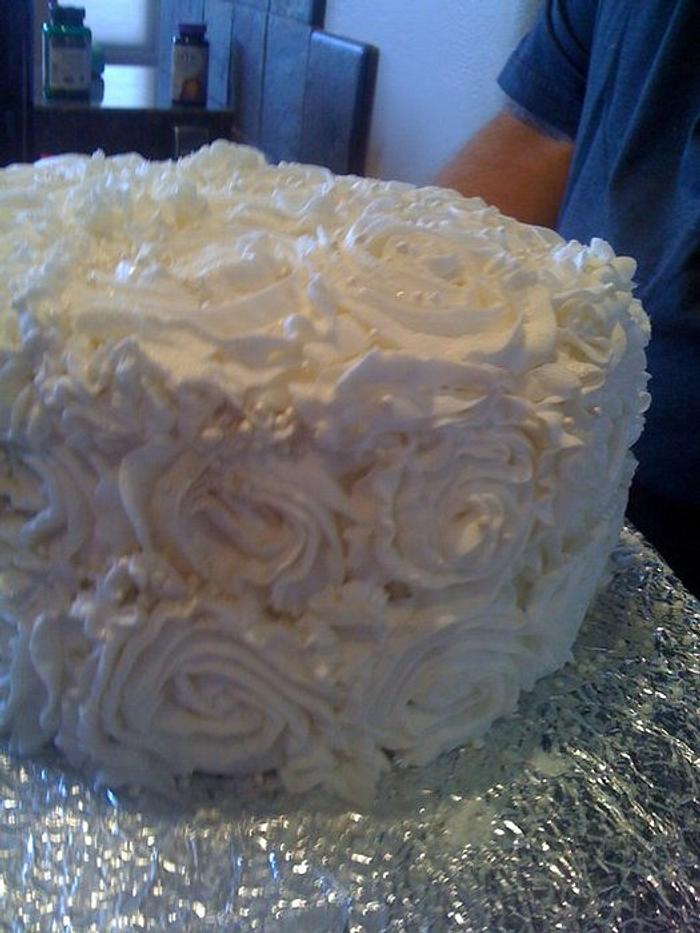 White buttercream rose swirl cake