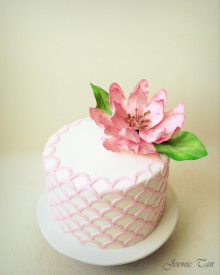 Final Fantasy Pink Sugarcrafted Flower Cake