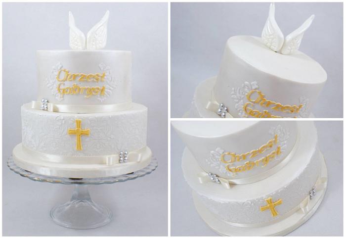  cake for baptism with wings of an angel