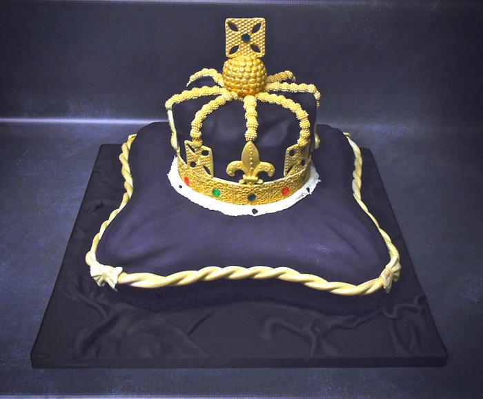 Royal crown and pillow cake
