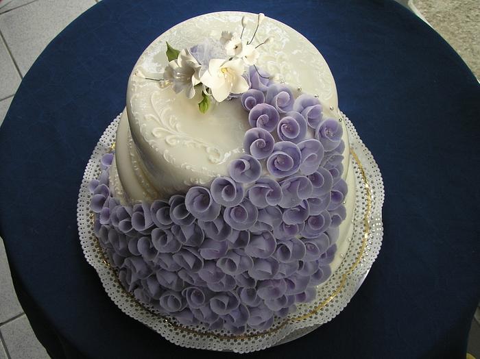 A violet wedding cake