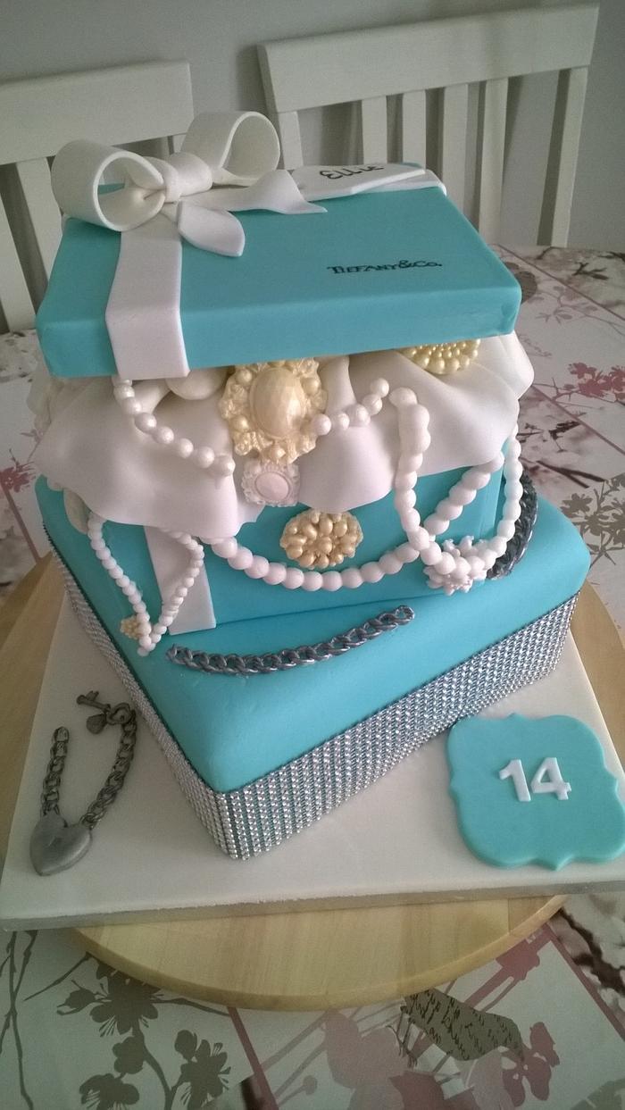 Tiffany Box Fondant Cake with gift bag and jewels - CS0032 – Circo's Pastry  Shop