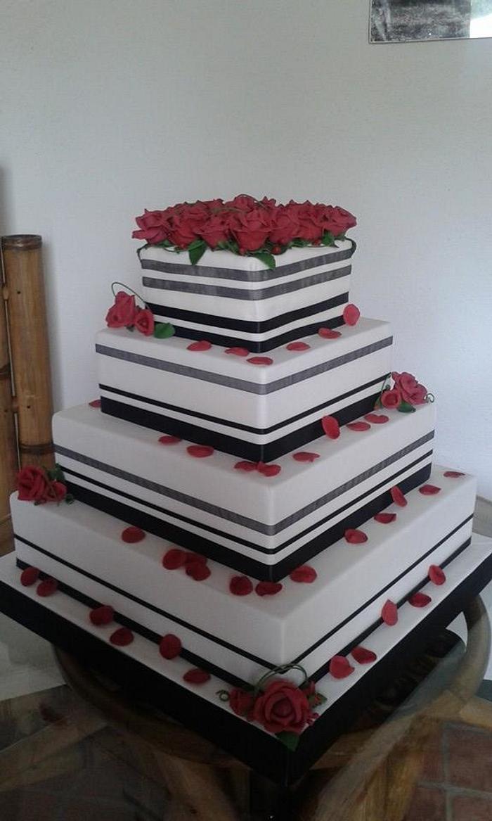 WEDDING CAKE RED AND BLACK