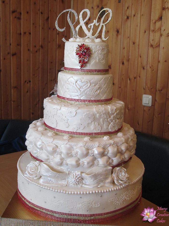 Pin by Rachel Blankenship on Shado's wedding | Bling wedding cakes, Bling  cakes, Fancy wedding cakes