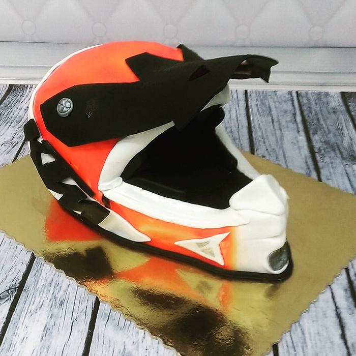 Motorcross 3D helmet cake,  tort kask ktm 