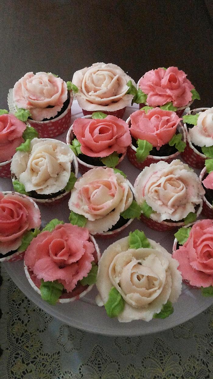 Floral buttercream cupcakes