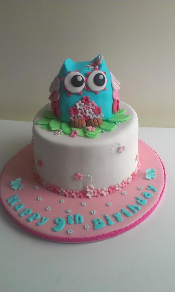 Pretty owl cake