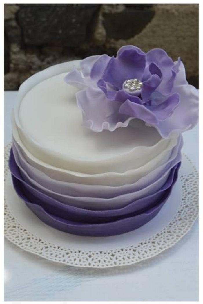 Small cake with flower