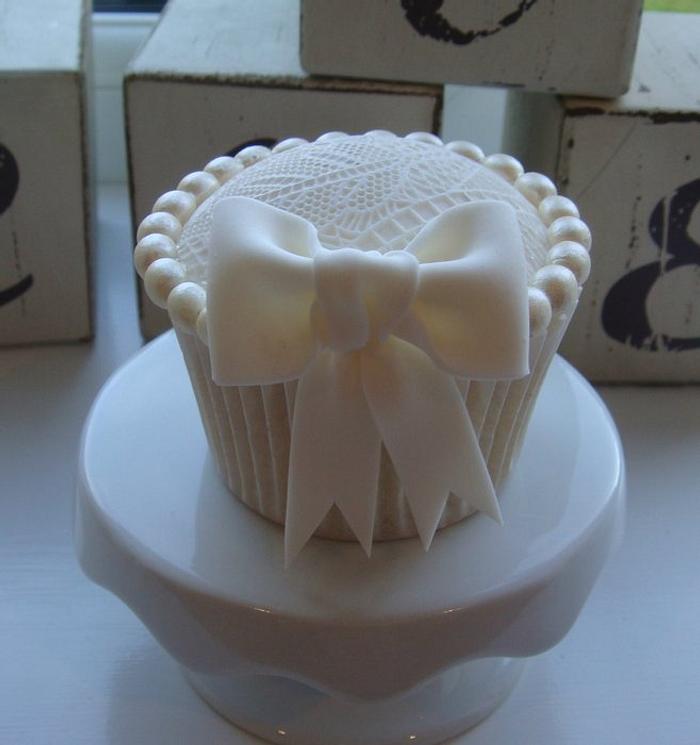 Lace and Pearl Bow Cupcake