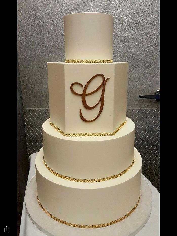 Minimalist white wedding cake