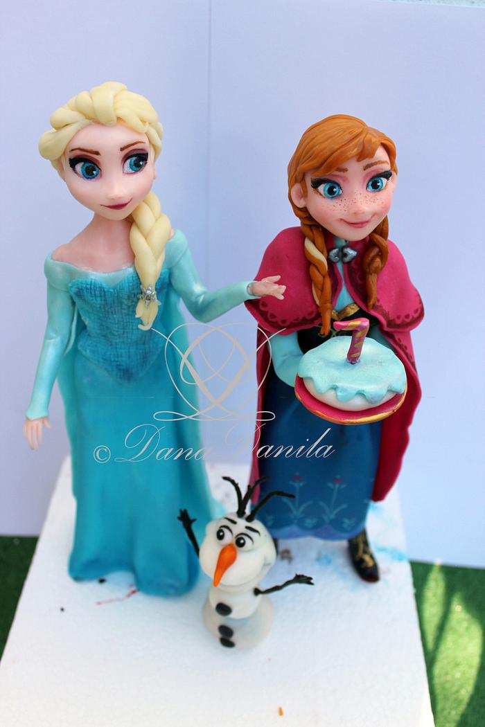Elsa and Ana cake
