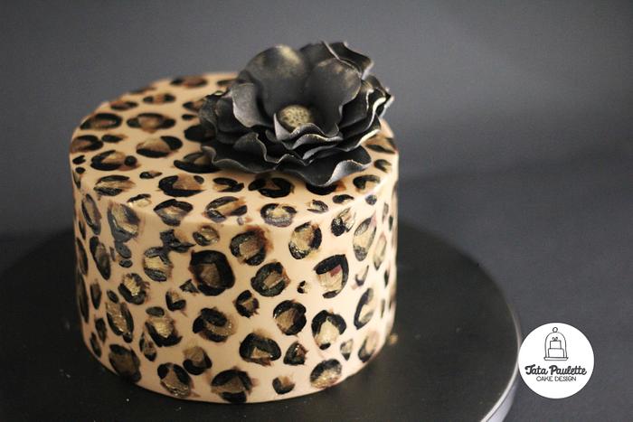 Leopard & flower cake